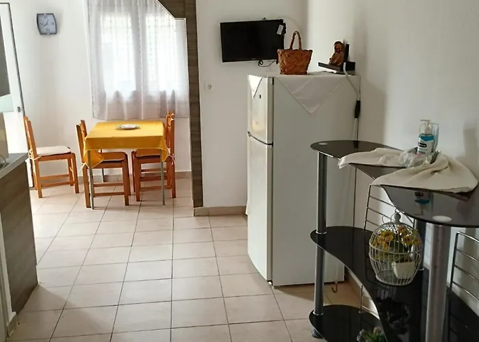 Eleni Aparthotel *